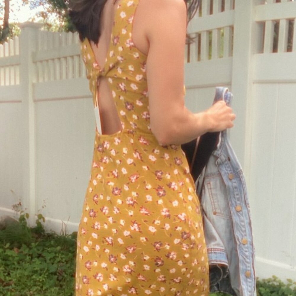 PACT Organic Tossed Floral Chai Fitted Dress NEW w/ tags small, Open back